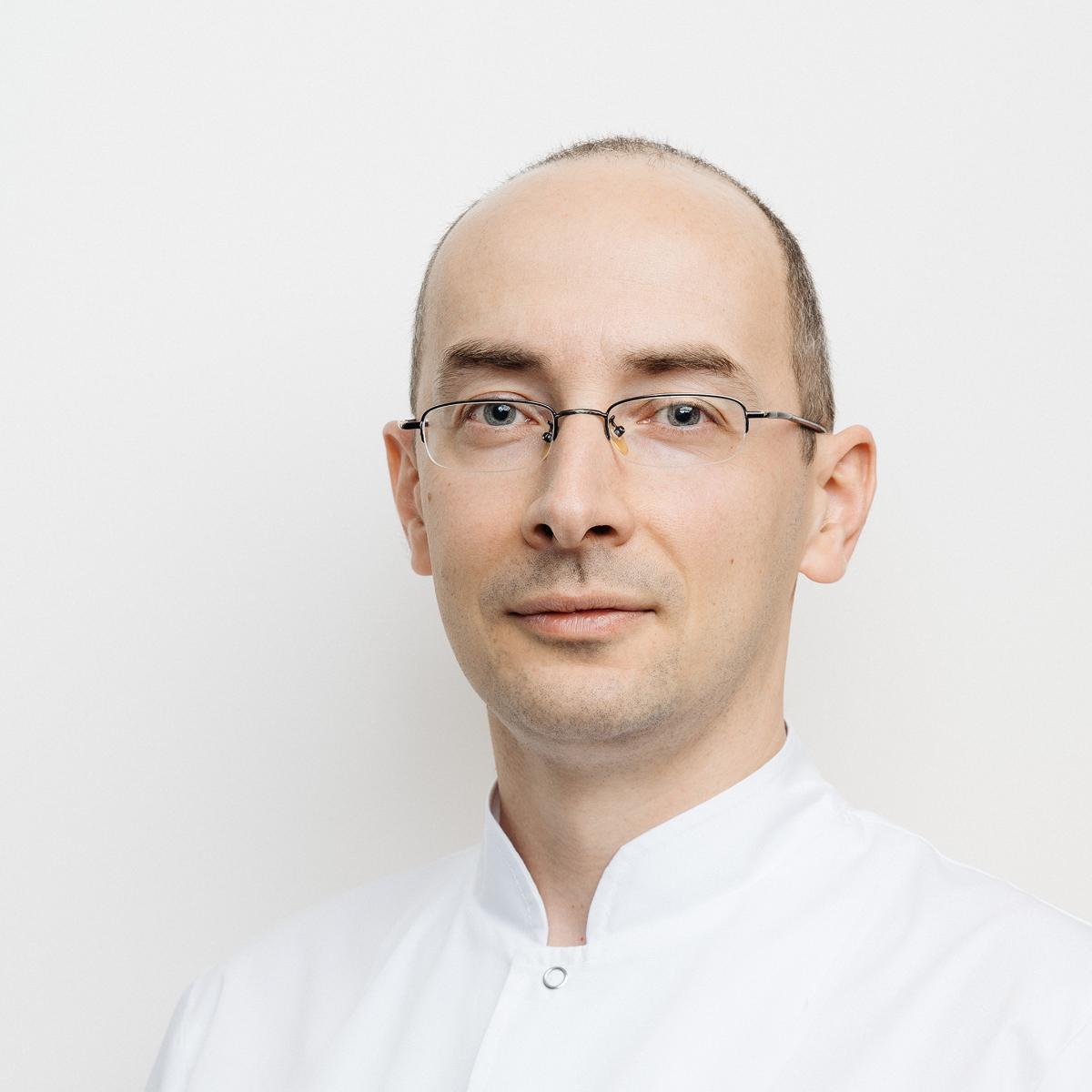 Lek. stom. Marcin Woliński, specjalista periodontolog w gabinecie stomatologicznym EstiDental w Krakowie